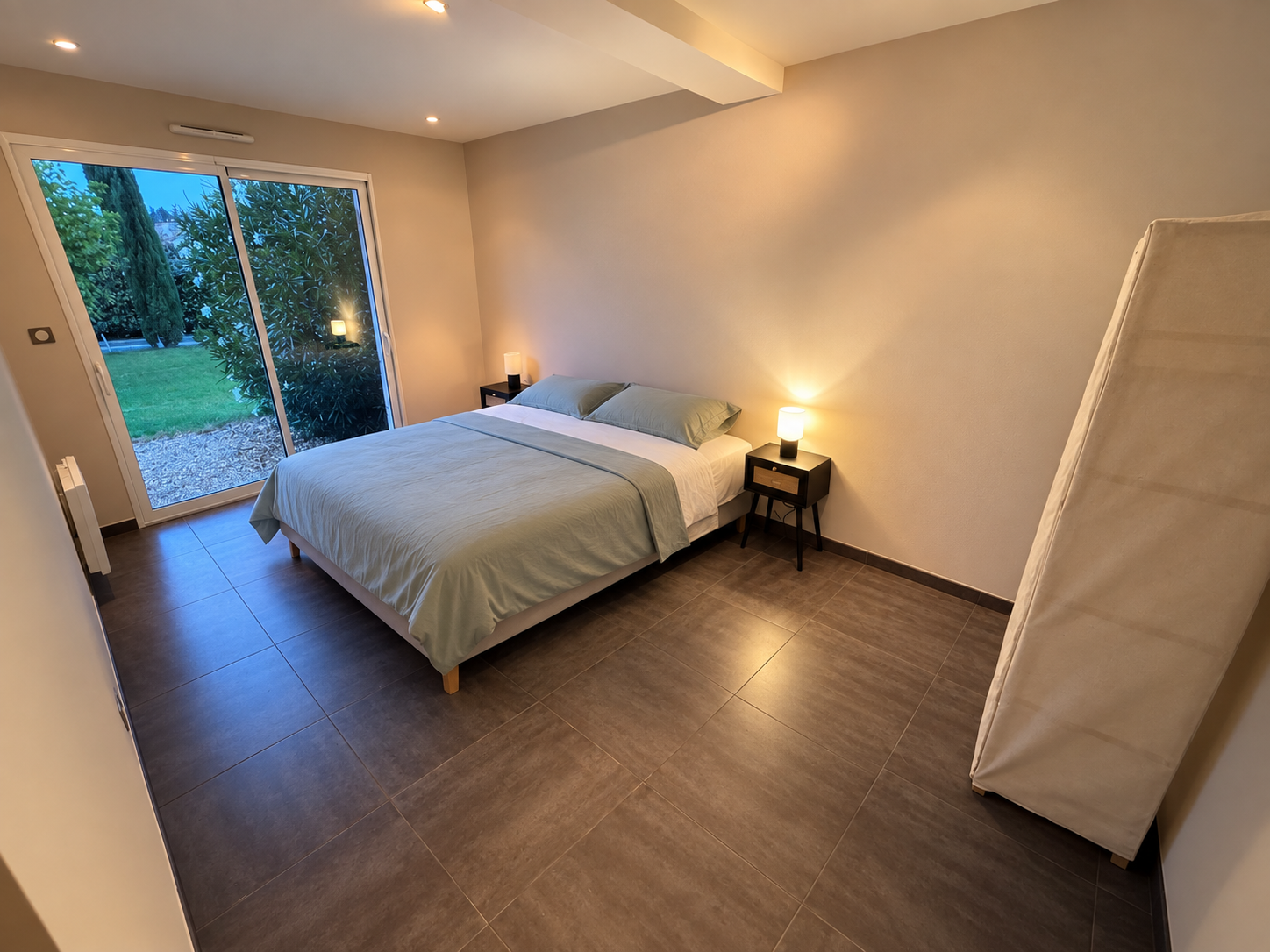 La troisième chambre double ouverte sur le jardin